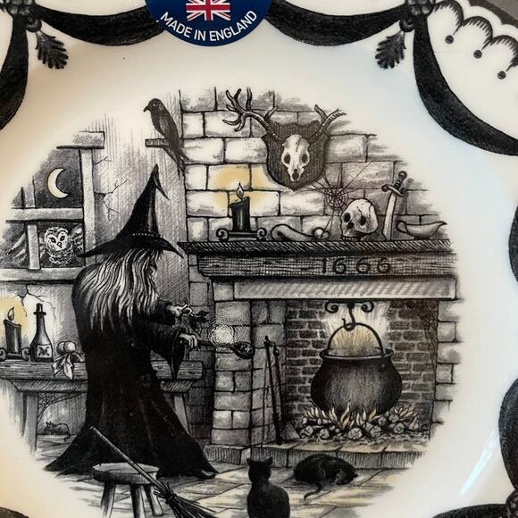 Royal Stafford Halloween Salad Plates 8.5in Porcelain Set of 2 Spooky Boo New - Picture 3 of 8